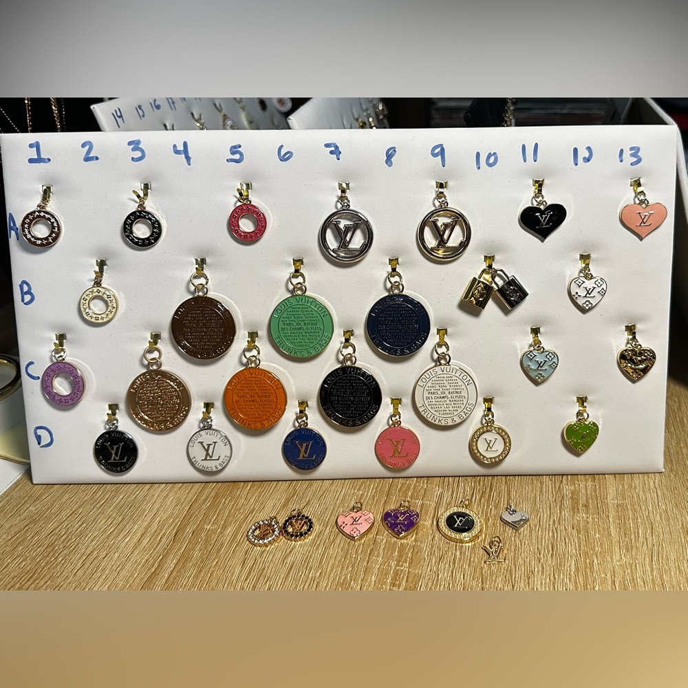LIVE SHOW LISTING ONLY BUNDLE OF 3 PENDANTS - Picture 2 of 16
